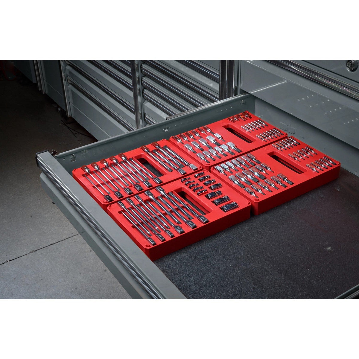 Milwaukee 48-22-9280 1/4"  3/8" 1/2" Drive Bit Socket Set with PACKOUT Organizer (106-Piece)